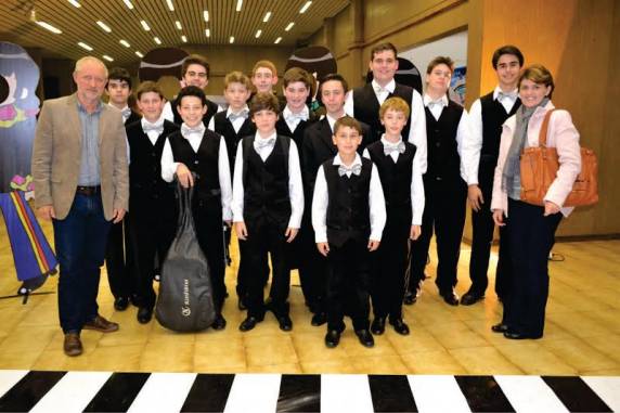 Grupo de alunos da SETREM tocou três músicas sob a 

regência do professor Jurandir de Oliveira Ferretti