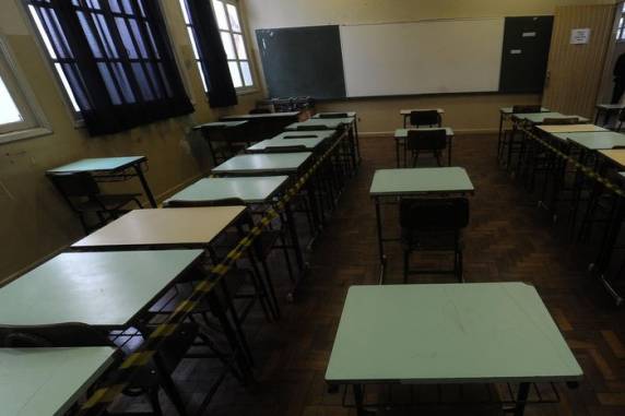 Aumento não será linear e parte dos educadores, especialmente os aposentados, ficará sem qualquer correção