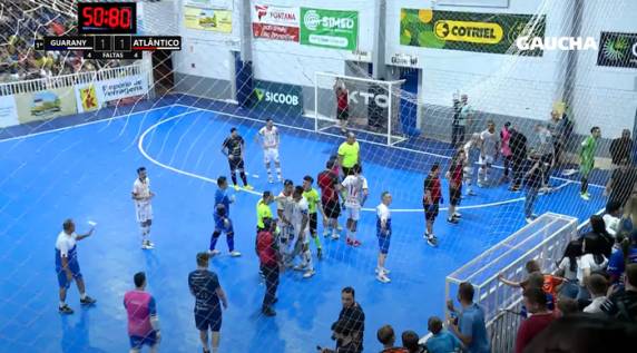 Galo não retornou à quadra de jogo depois que o goleiro João Paulo relatou ter sido chamado de 