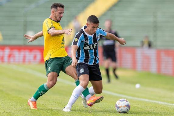 Tricolor bateu o time de Erechim por 1 a 0 no Estádio Colosso da Lagoa, com gol de Monsalve. Jogo de volta contra time da Serra será em Caxias do Sul
