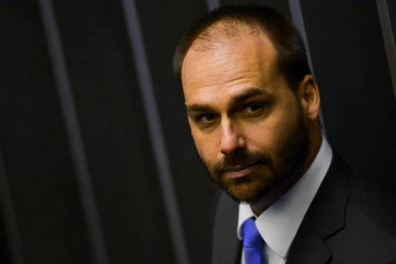 Deputado do PL de São Paulo solicitou licença de 122 dias às vésperas do julgamento da denúncia que pode tornar réu o pai, Jair Bolsonaro