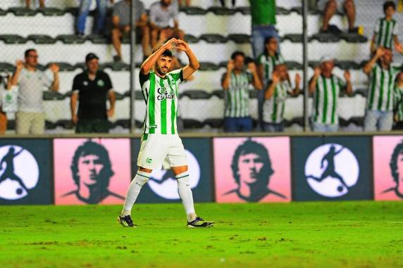 Equipe alviverde, do técnico Fábio Matias, venceu o Vitória-BA na noite deste sábado (29). O jogo foi em Caxias do Sul e marcou mais um reencontro com o treinador do acesso à Série A, Thiago Carpini