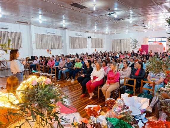 Encontro em Giruá reúne Hospital Vida & Saúde, Secretaria de Saúde e Liga Feminina de Combate ao Câncer em ação de conscientização e valorização da mulher durante o Outubro Rosa.