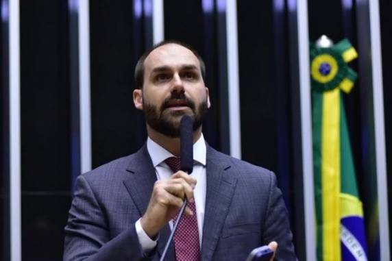 Segundo denúncia da PGR, deputado federal buscou sanções dos Estados Unidos ao Brasil para tentar interferir no julgamento de seu pai, Jair Bolsonaro