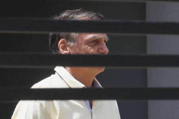 Ex-presidente está internado, deve receber alta hospital e retornar à Superintendência da Polícia Federal nesta quinta-feira