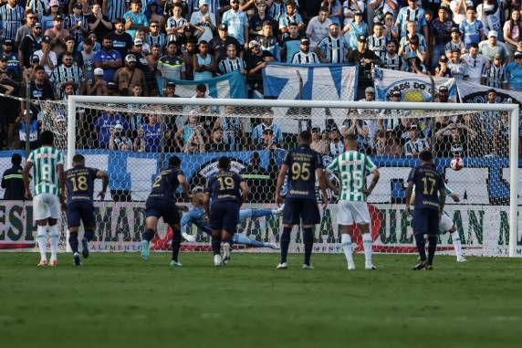 Após empate em 1 a 1 no tempo normal no Alfredo Jaconi, Tricolor derrotou o time da Serra nas cobranças de penalidades por 4 a 1. Primeiro Gre-Nal será na Arena