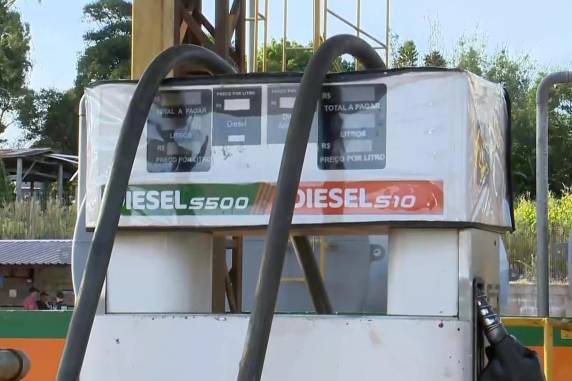 Petróleo disparou no mercado internacional por conta da guerra no Oriente Médio e afetou os preços em postos