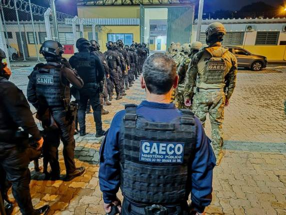 Ação conjunta do Ministério Público do RS e de São Paulo investiga organização criminosa envolvida em extorsão e lavagem de dinheiro; suspeitos incluem apenado e comparsa na Serra Gaúcha