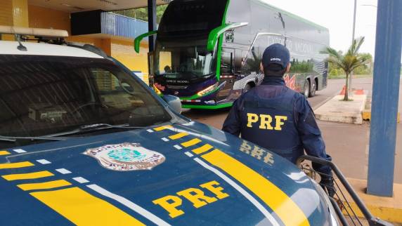 Ele também estava desrespeitando a lei de descanso para motoristas profissionais.