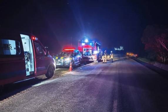 Acidente ocorreu na noite deste sábado (18); motorista perdeu o controle do veículo e morreu no local
