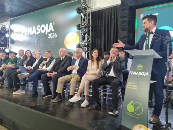 Abertura oficial da Fenasoja 2026 reúne autoridades, expositores e visitantes no Parque de Exposições Alfredo Leandro Carlson, celebrando os 60 anos da maior feira multissetorial do Brasil e reforçando seu papel no desenvolvimento do agronegócio e da economia regional.