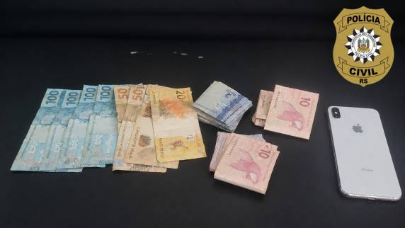 Suspeito foi localizado no centro da cidade após investigação; dinheiro e celular foram recuperados
