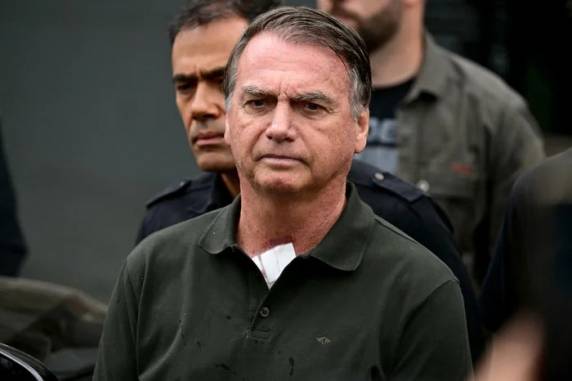 Ex-presidente permanece no DF Star para controle de dor e observação clínica