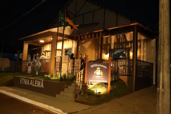 Novo espaço valoriza a cultura germânica com gastronomia típica, programação cultural e atividades permanentes no Parque de Exposições de Santa Rosa.
