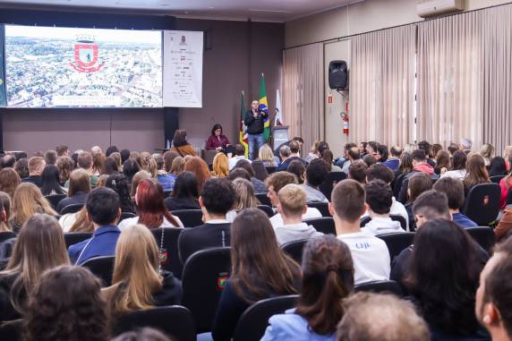 Seminário inédito da Fenasoja 2026 integra engenharia e arquitetura ao debate estratégico do agronegócio, destacando planejamento, inovação e desenvolvimento sustentável da cadeia da soja.