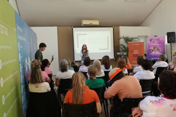 Espaço do Cooperativismo destaca protagonismo feminino e fortalece integração entre cooperativas na Fenasoja 2026