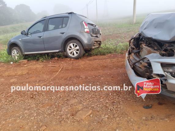 Acidente envolvendo um Renault Sandero e uma GM Montana foi registrado no início da manhã desta segunda-feira (11)