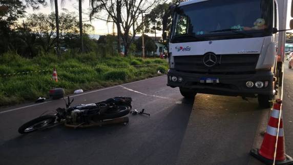 Colisão envolvendo caminhão ocorreu no sentido Marau?Passo Fundo, nas proximidades da Vila São João; trânsito ficou em meia pista durante o atendimento da ocorrência