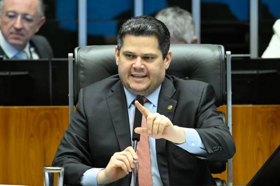 Manifestação ocorreu após parlamentares de diversos partidos pedirem investigação sobre as suspeitas de fraudes financeiras envolvendo Daniel Vorcaro